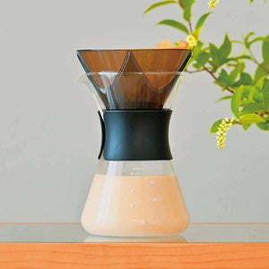 HARIO V60 Drip Decanter 400ml with removable smoke-grey dripper and black silicone band