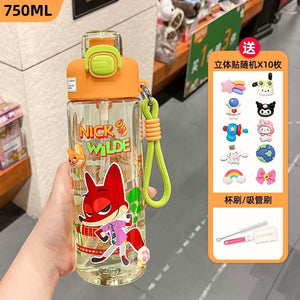 Figurine edition kids spray bottle with a character pendant