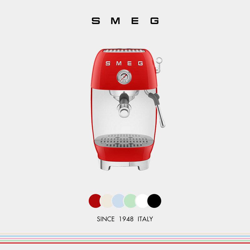 SMEG ECF03 espresso machine with 1950s retro design, 19-bar pump, integrated pressure gauge, and stainless steel steam wand in a kitchen setting