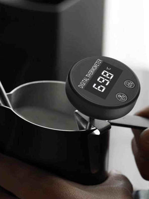 ترمومتر رقمي للقهوة دقيق مع مشبك رغوة من Cup To Machine مثبت على إبريق حليب باستخدام شاشة LCD رقمية