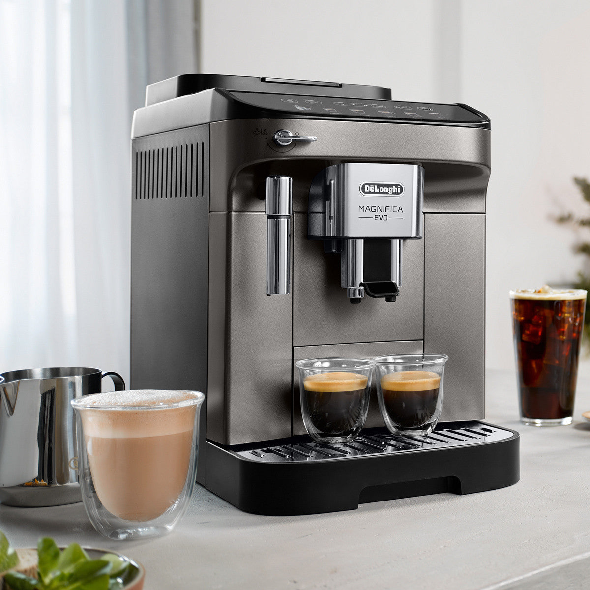 Delonghi Magnifica S fully automatic Italian coffee machine with built-in grinder and sleek design