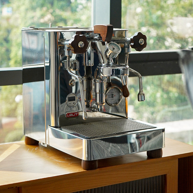 LELIT Bianca V3 vintage-style dual boiler semi-automatic coffee machine with E61 group head