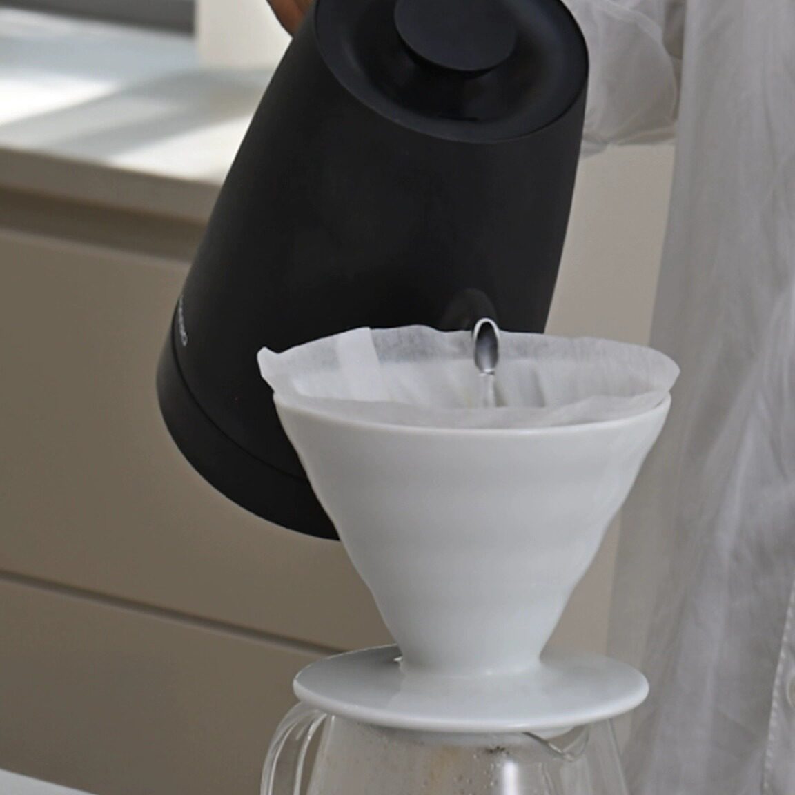 HARIO LYRA Intelligent Temperature Kettle | Precision Brewing & Minimalist Design
