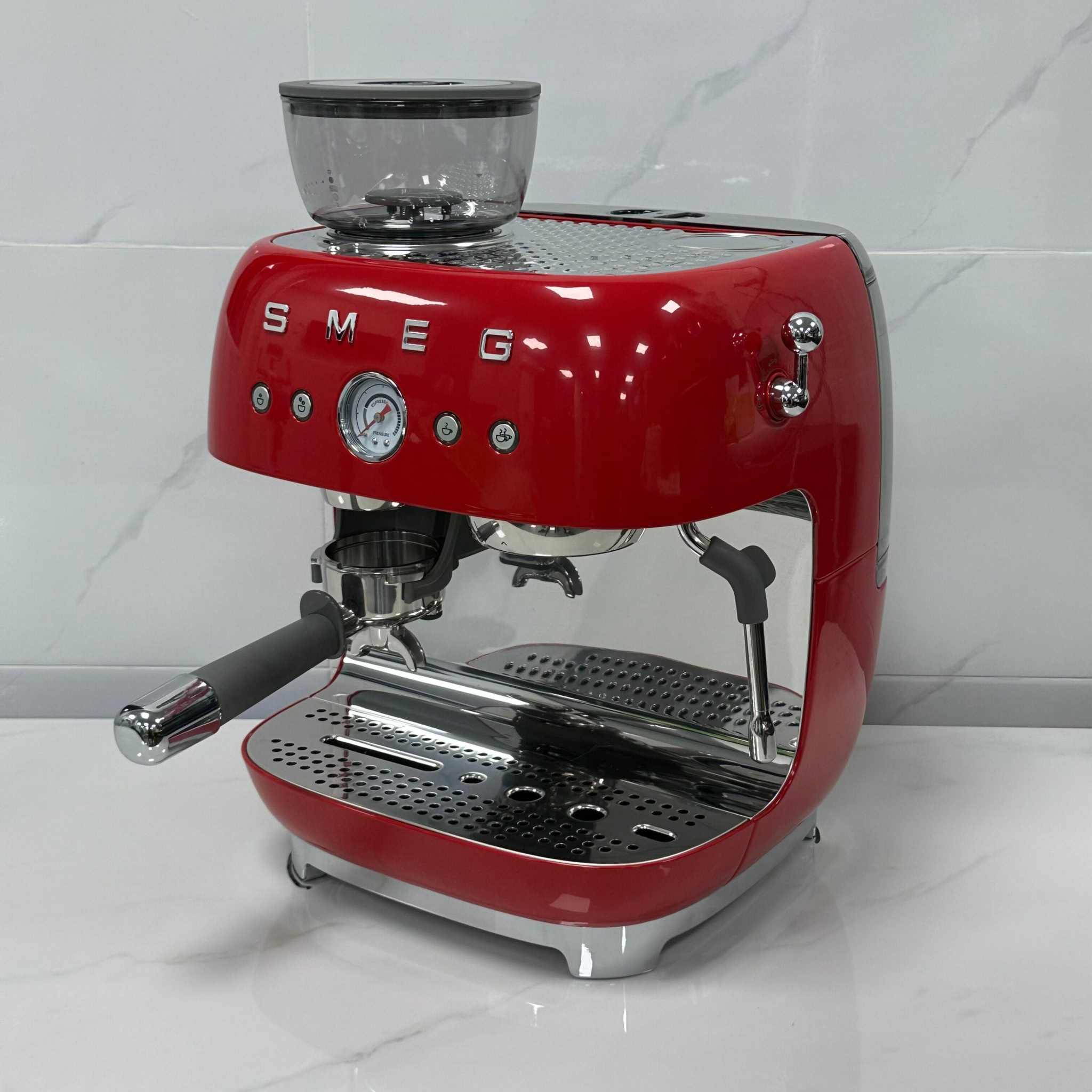 SMEG Espresso Coffee Machine with built-in grinder, 20 bar pressure, milk frother, and premium metal design