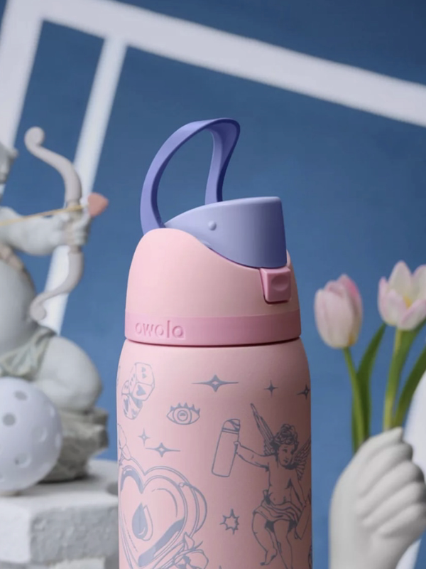 The American version of Owala's new Valentine's Day limited edition pink angel model insulated cup handle straw has a large capacity of 945ml