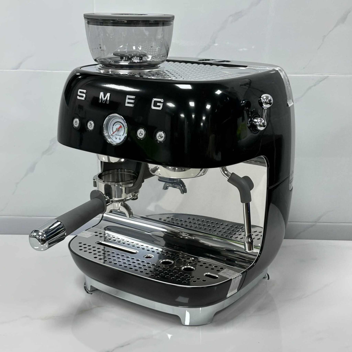 SMEG Espresso Coffee Machine semi-automatic with built-in grinder, 20 bar pressure, milk frother, and premium metal design