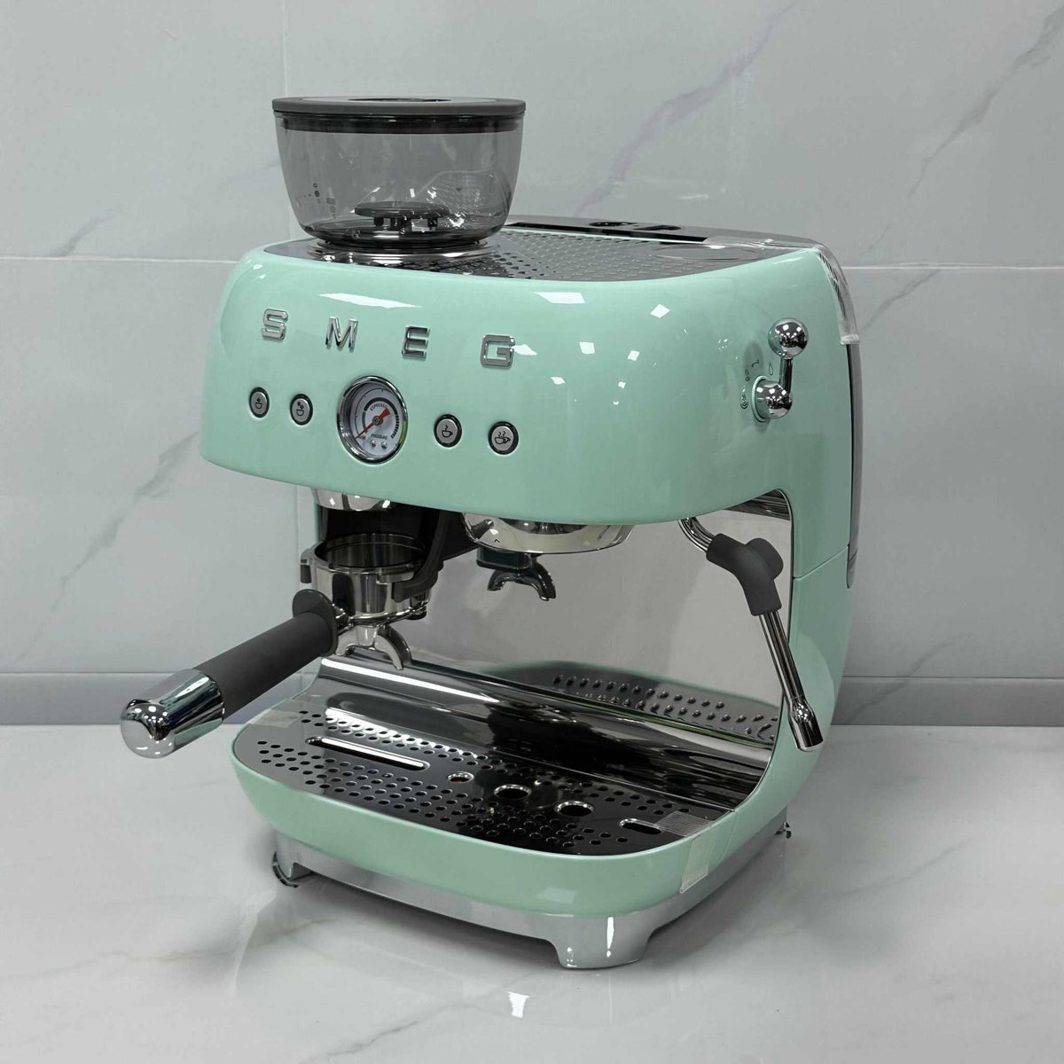 SMEG Espresso Coffee Machine with built-in grinder, 20 bar pressure, milk frother, and premium metal body design