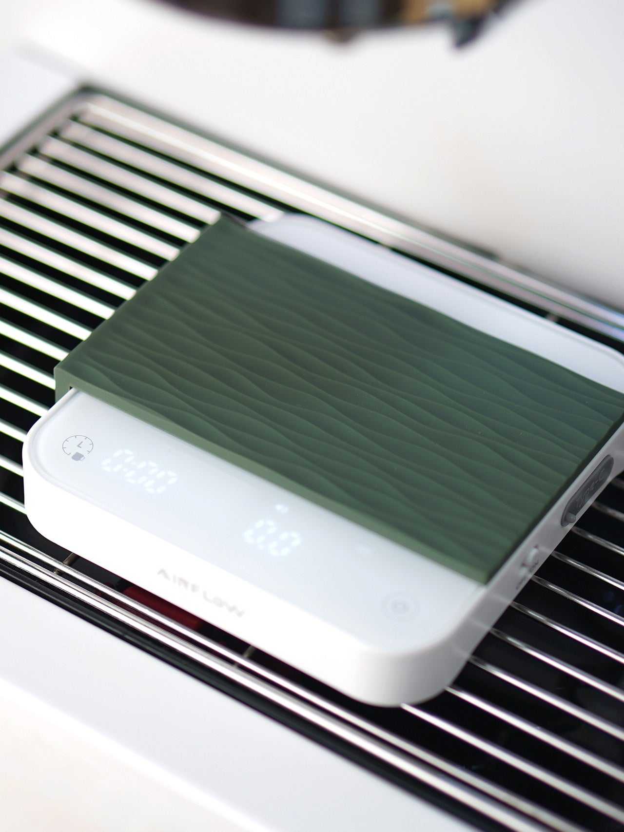 Airflow mini digital coffee scale with timer for espresso on drip tray