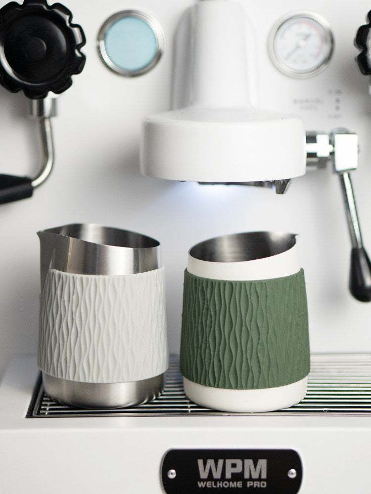 450ml handleless milk frothing pitcher with silicone sleeve