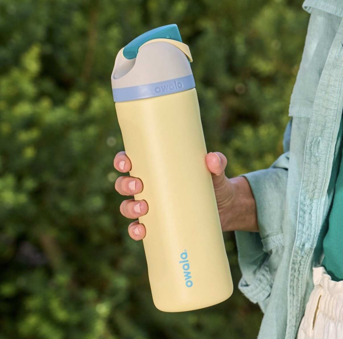 Owala FreeSip insulated stainless steel water bottle with built-in straw and leak-proof lid